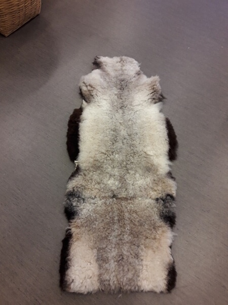 Bilskinn til bobil beige natur med festeselar